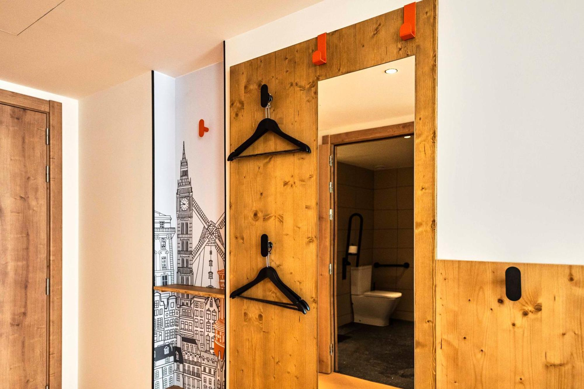 Easyhotel Barcelona La Sagrera — Photos 2
